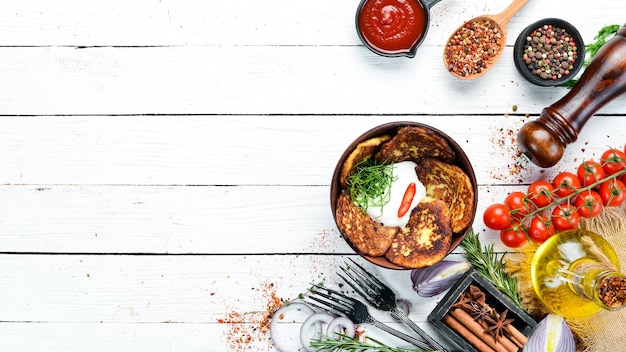 Rôzne jedlá na stole